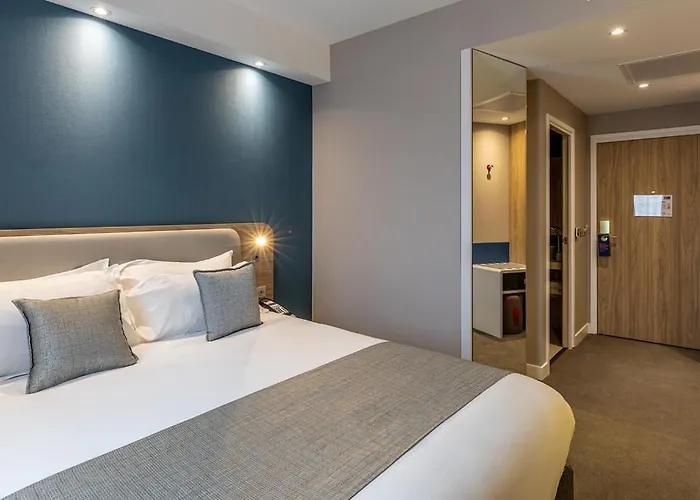 Express By Ihg מלון 3*