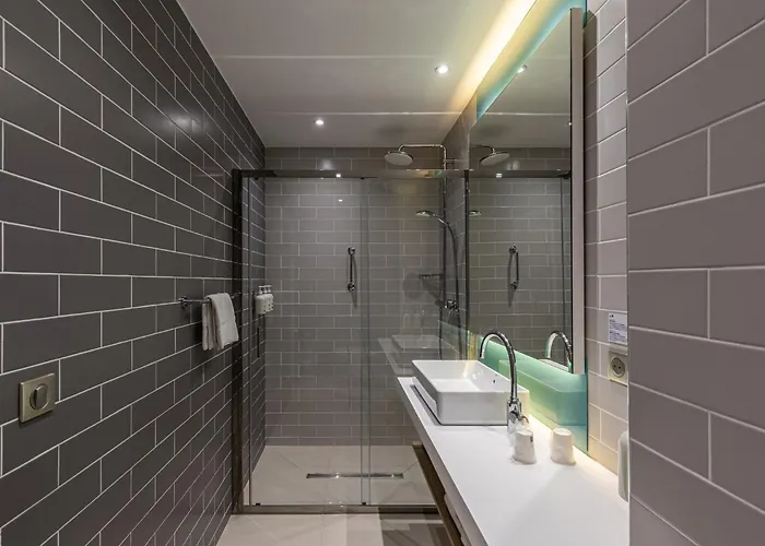מלון Express By Ihg 3*