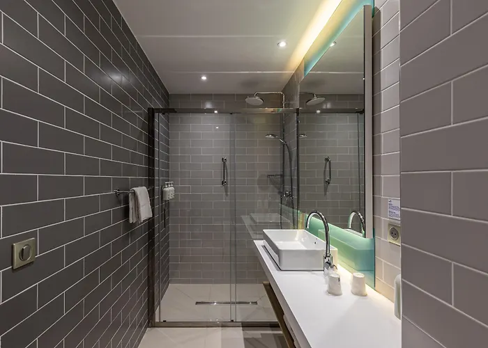 Express By Ihg מלון 3*